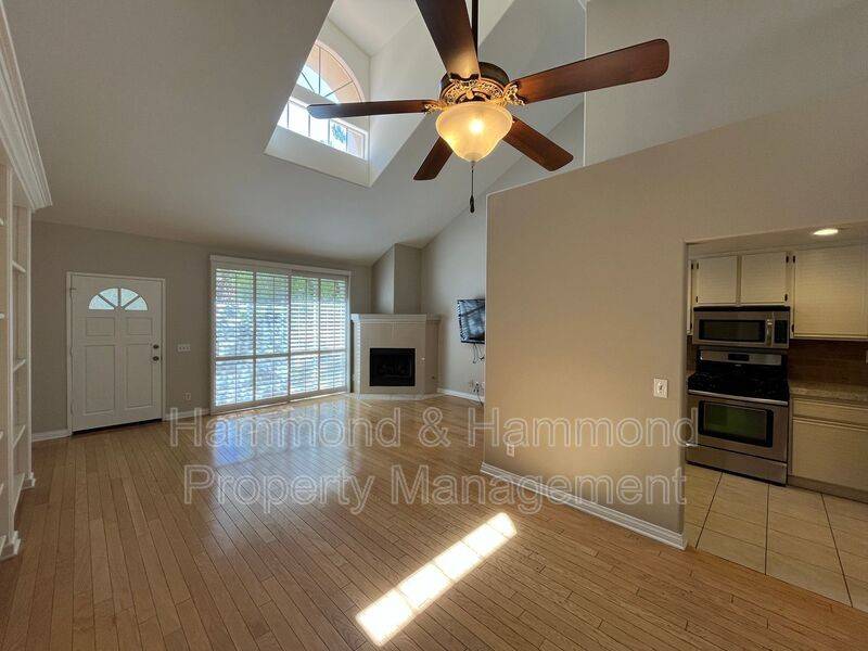 22243 Shadow Valley Cir - Photo 5 of 21