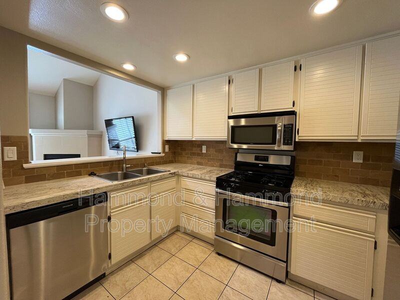 22243 Shadow Valley Cir - Photo 7 of 21