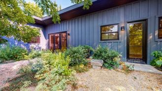 945 Brown St #B - Photo 1 of 1