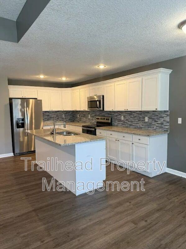 605 Hillcrest St Apt C - Photo 4 of 17