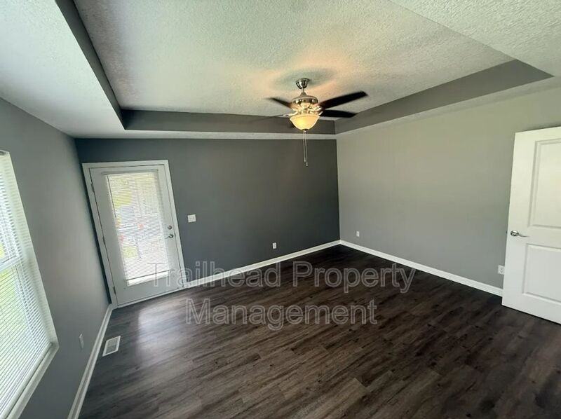 605 Hillcrest St Apt C - Photo 6 of 17