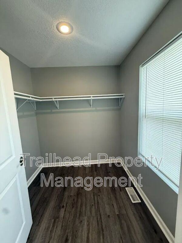 605 Hillcrest St Apt C - Photo 7 of 17