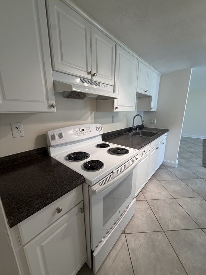 W Emerson St #19 - Photo 3 of 15