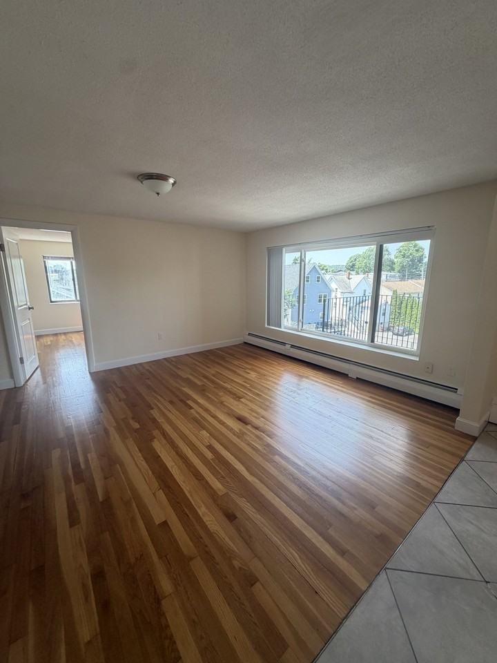 W Emerson St #12 - Photo 3 of 12