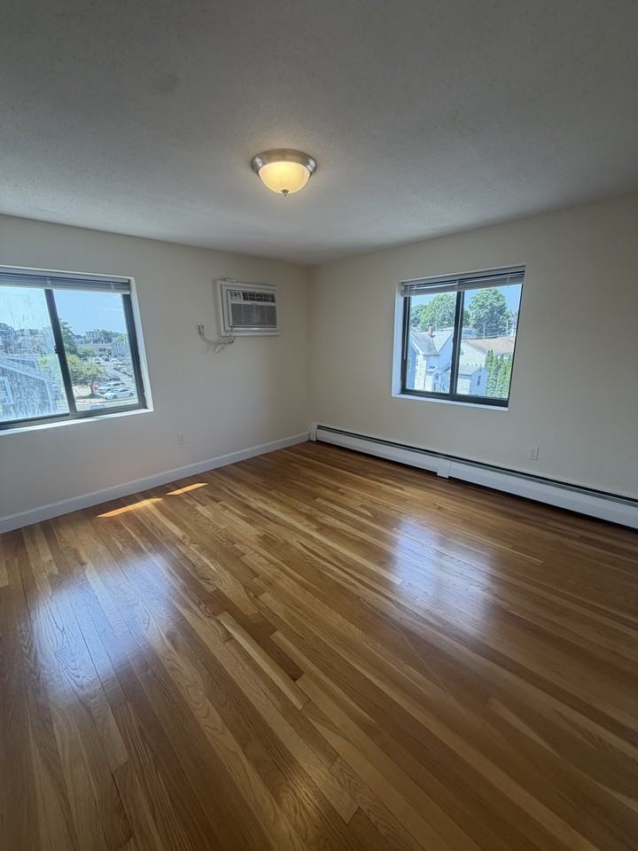W Emerson St #12 - Photo 4 of 12
