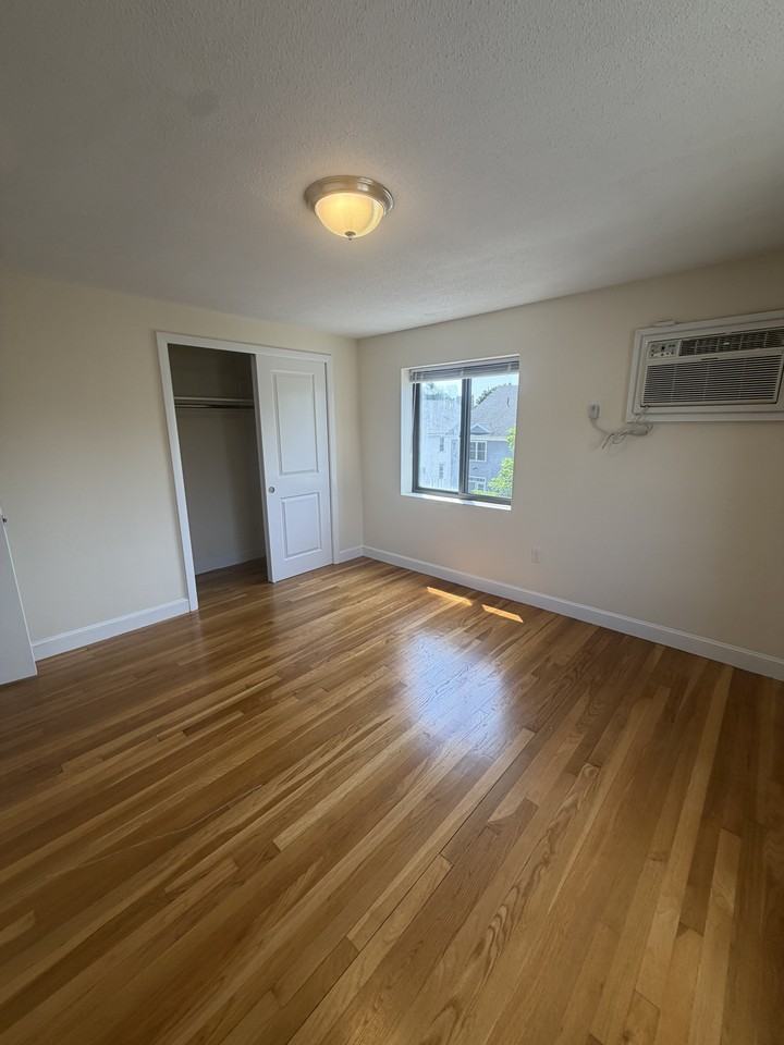 W Emerson St #12 - Photo 5 of 12