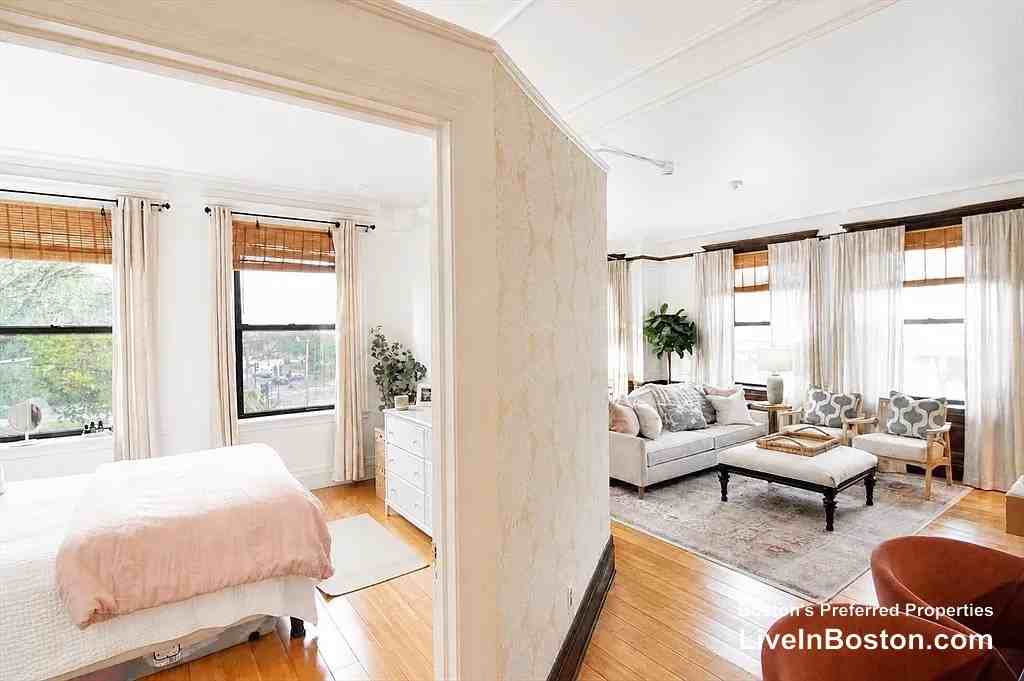 Commonwealth Ave #33 - Photo 4 of 18