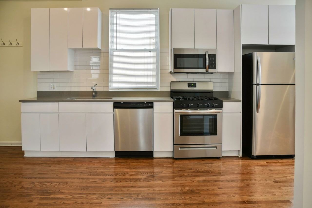 2438 N Ashland - Photo 2 of 31
