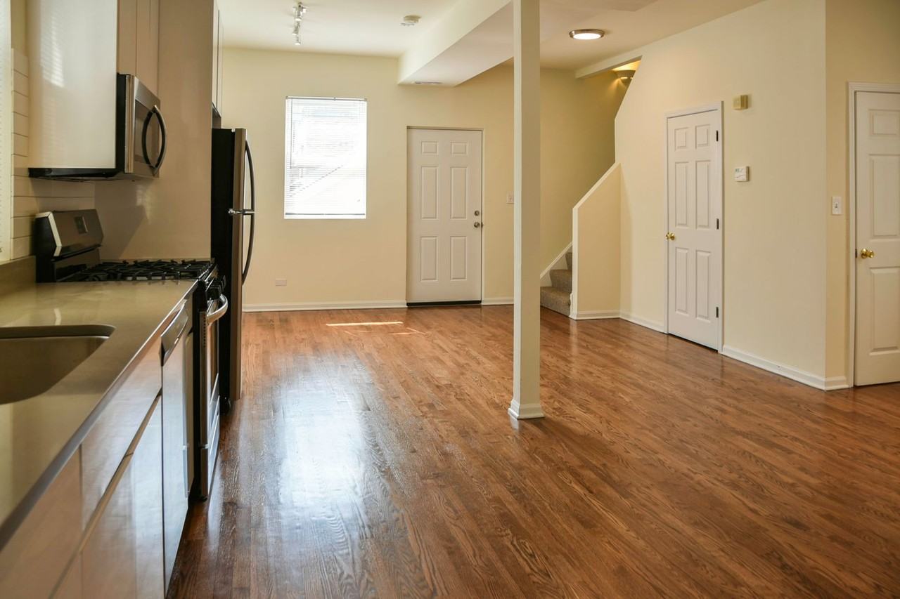 2438 N Ashland - Photo 3 of 31