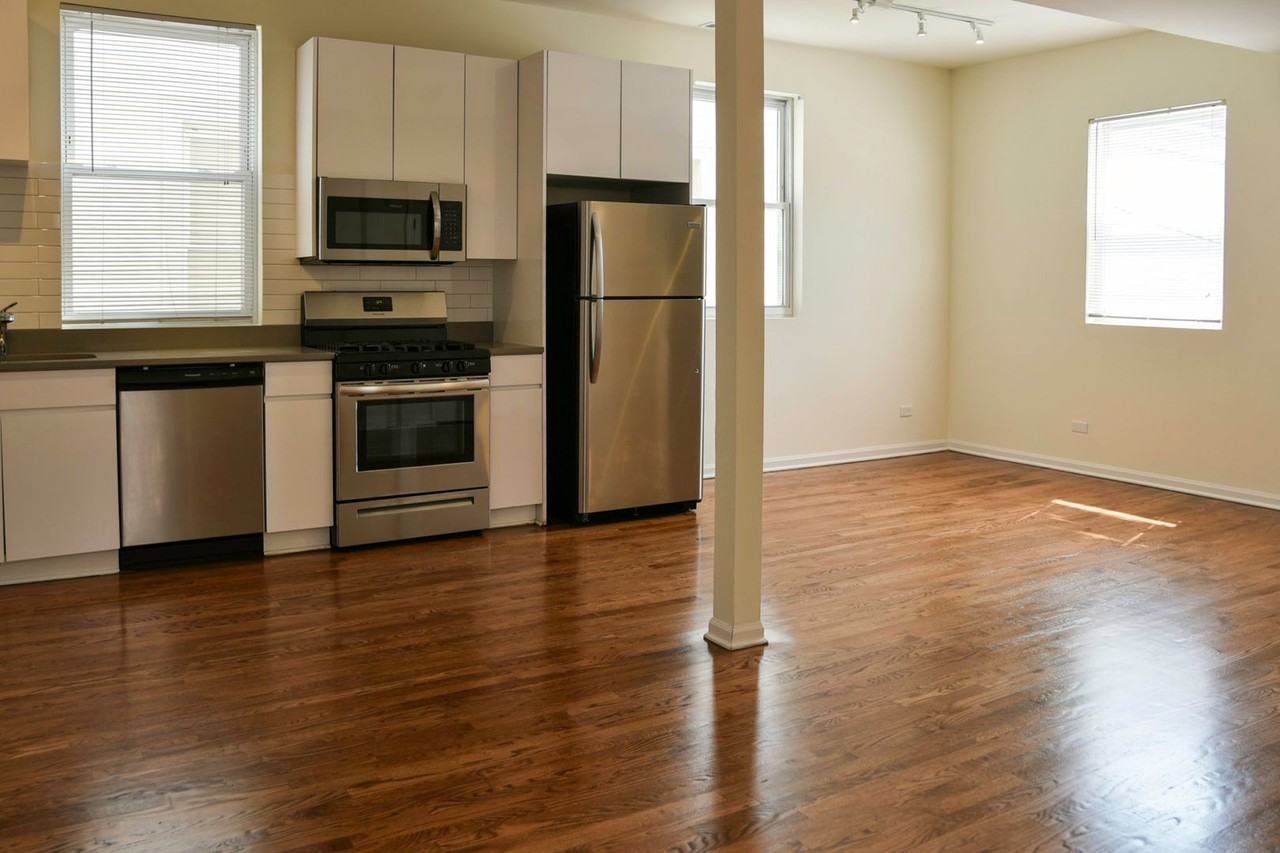 2438 N Ashland - Photo 4 of 31