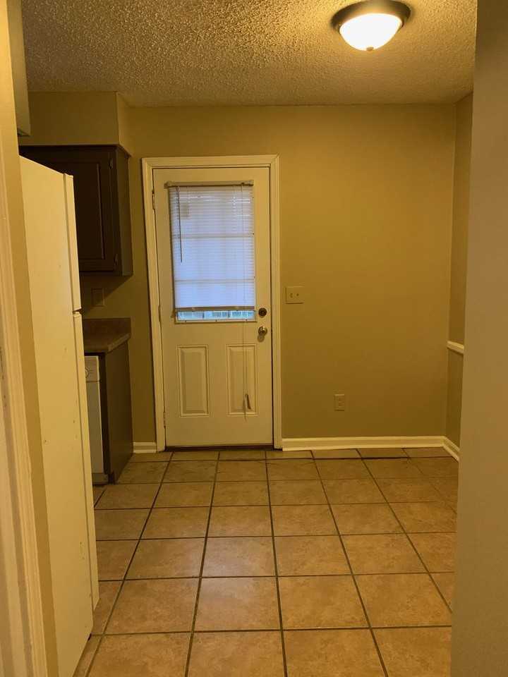 Spruill Townhomes I - Photo 4 of 22