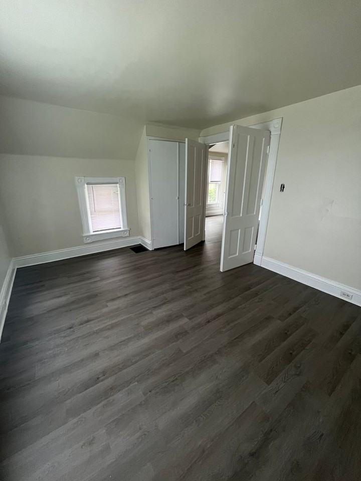 1427 20th Ave - Photo 2 of 7