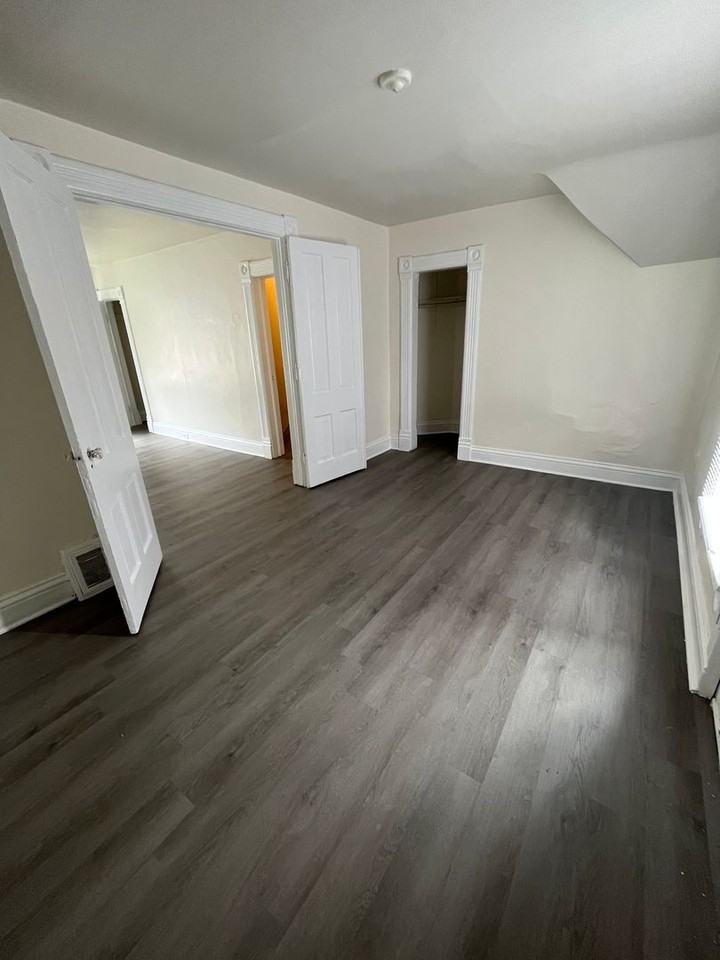 1427 20th Ave - Photo 3 of 7