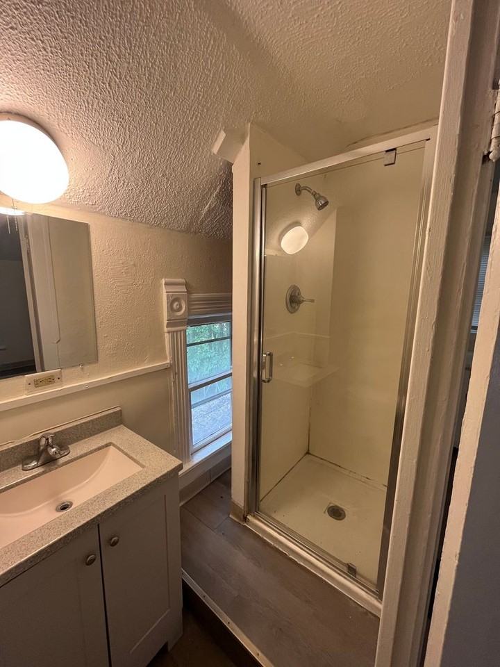 1427 20th Ave - Photo 4 of 7