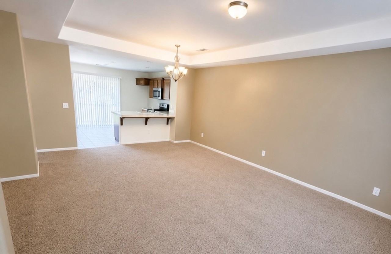 6336 W Clinton Ct - Photo 2 of 10