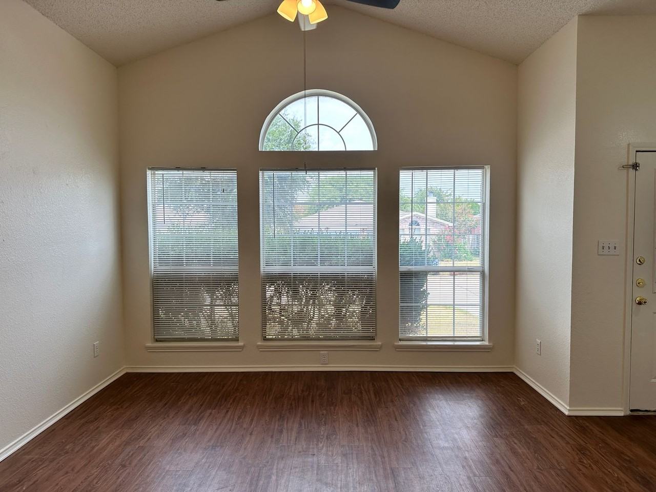 4024 Periwinkle Dr - Photo 3 of 30