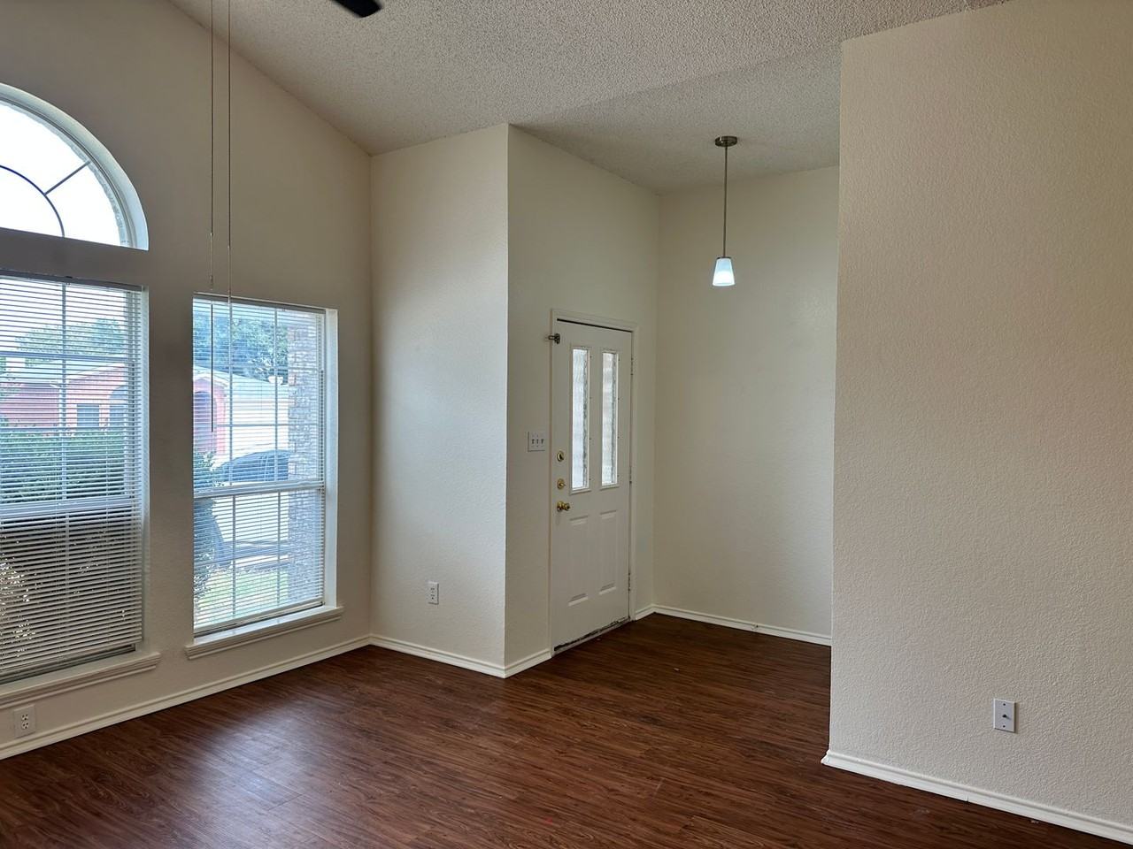 4024 Periwinkle Dr - Photo 5 of 30