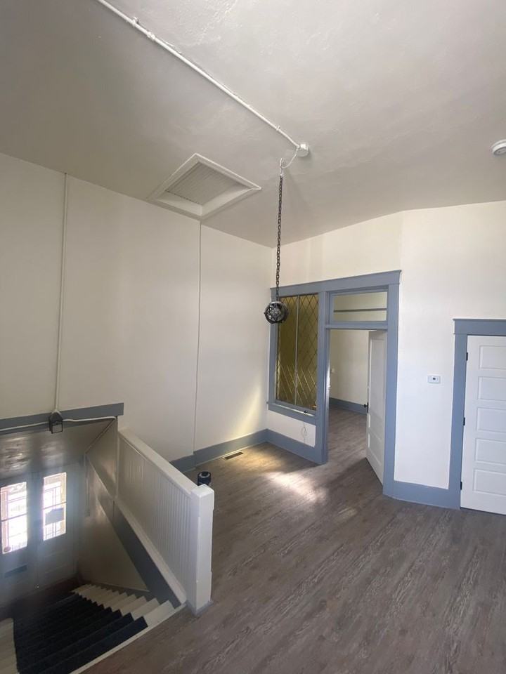 105 1/2 S Main Ave - Photo 4 of 23