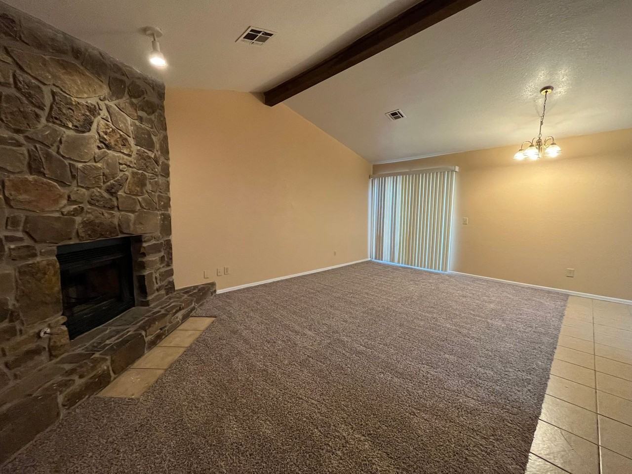 1402 W Lansing St - Photo 2 of 24
