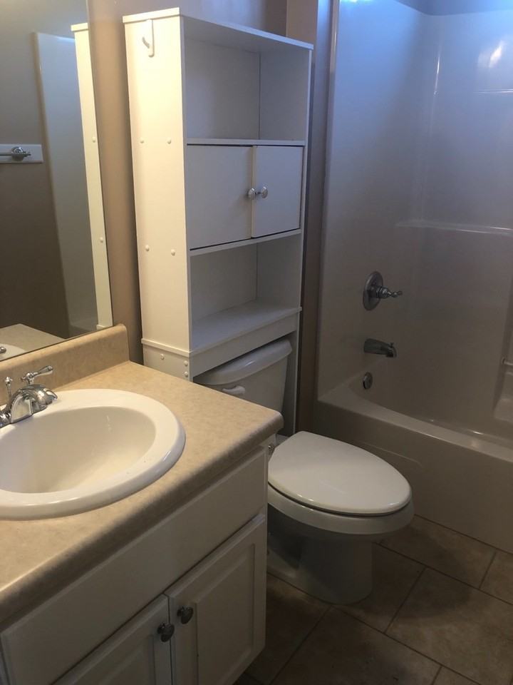 914 Amber Way - Photo 3 of 11