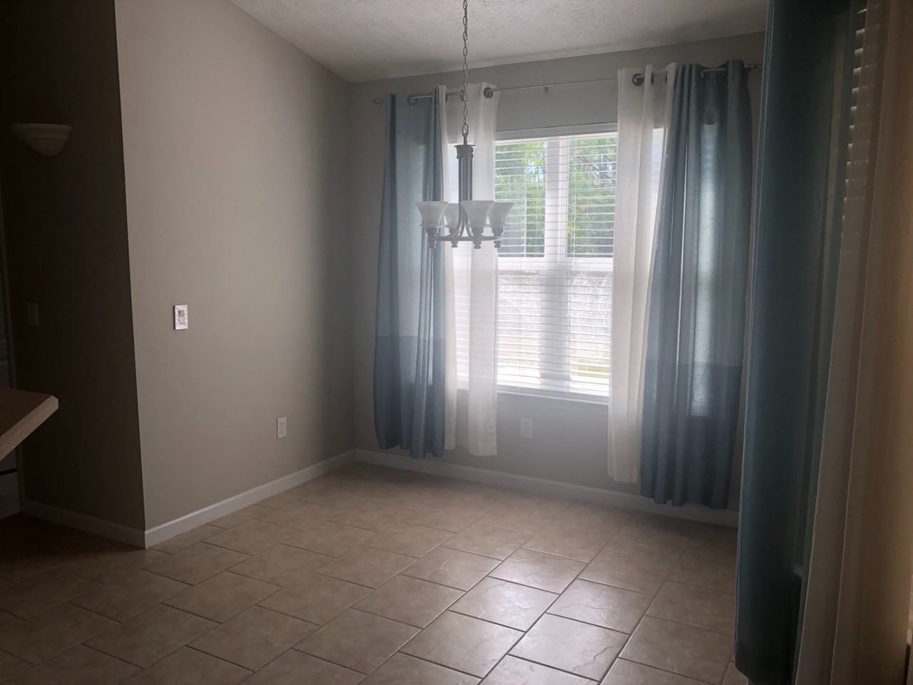 914 Amber Way - Photo 4 of 11