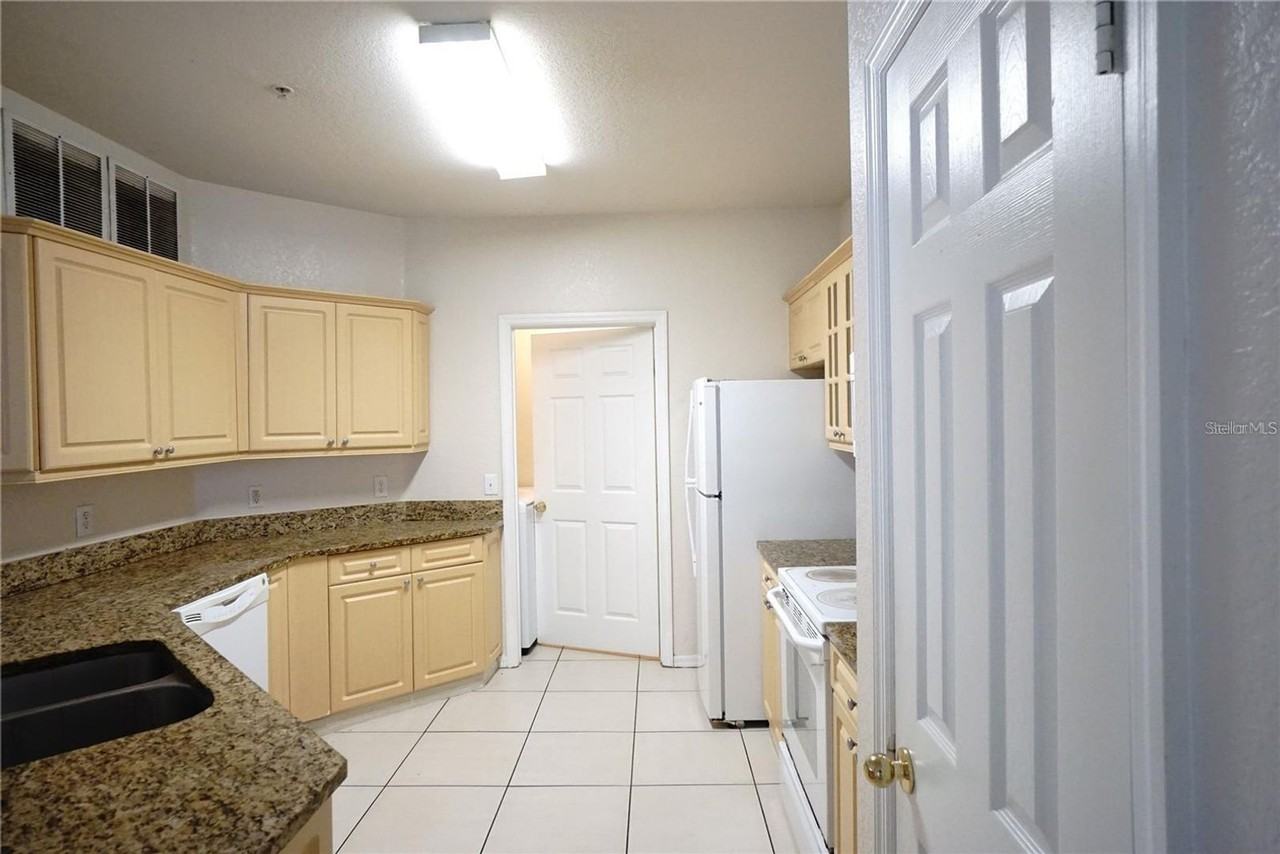 3577 Conroy Rd #325 - Photo 5 of 18