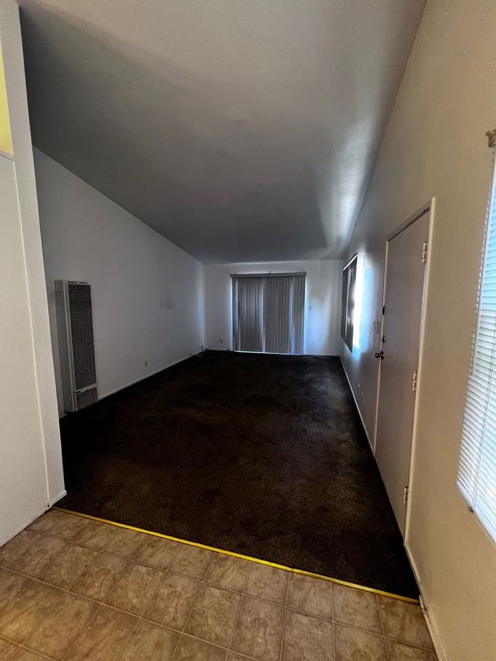 732 Sidonia Ave - Photo 5 of 9