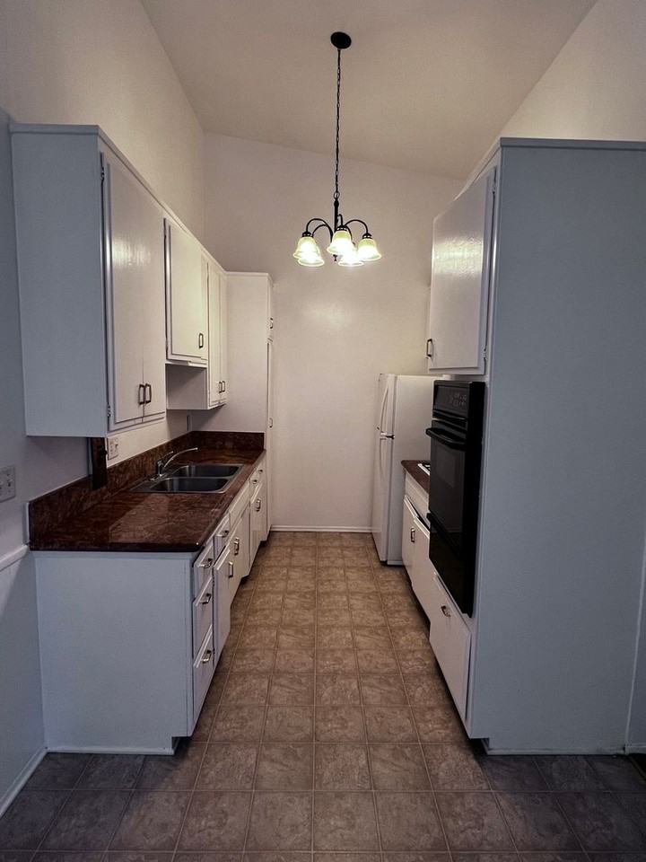 732 Sidonia Ave - Photo 2 of 9