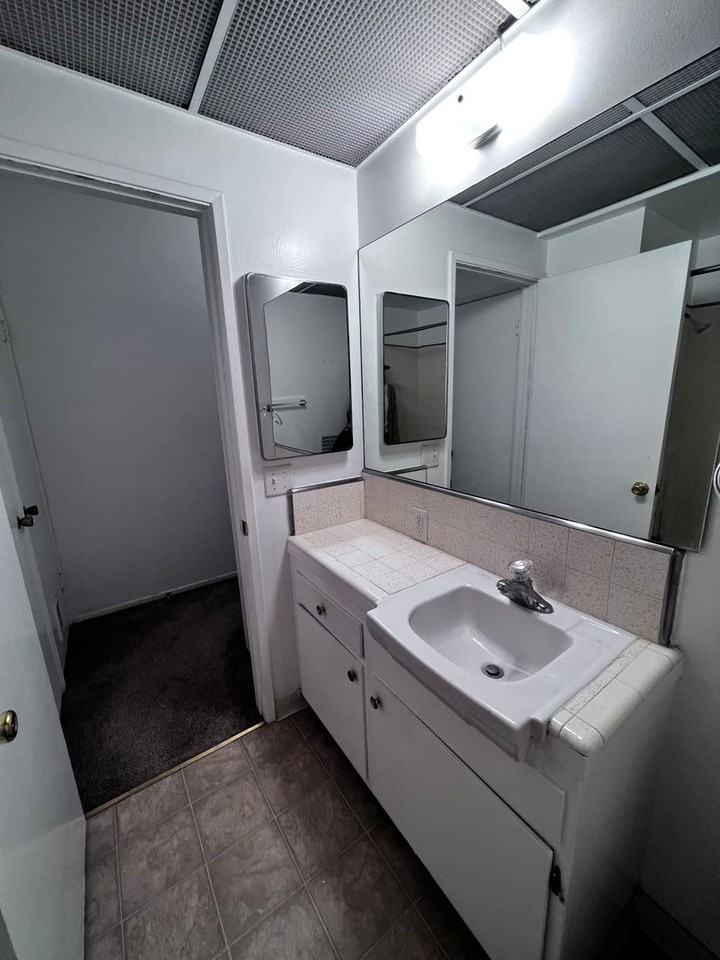 732 Sidonia Ave - Photo 6 of 9