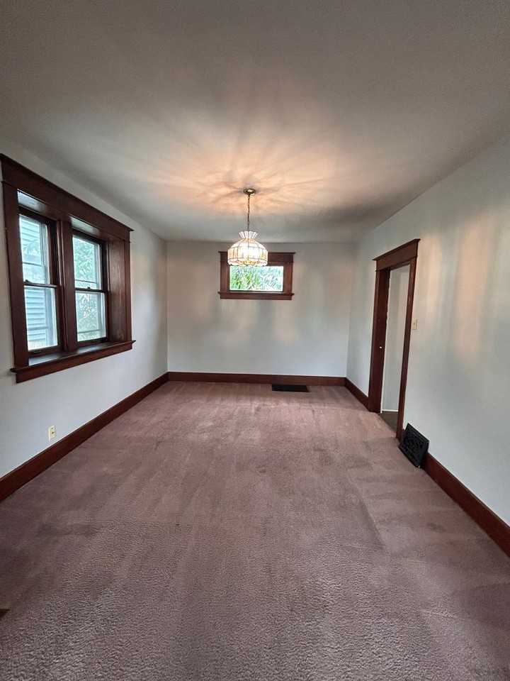 434 Rose Ln - Photo 5 of 8