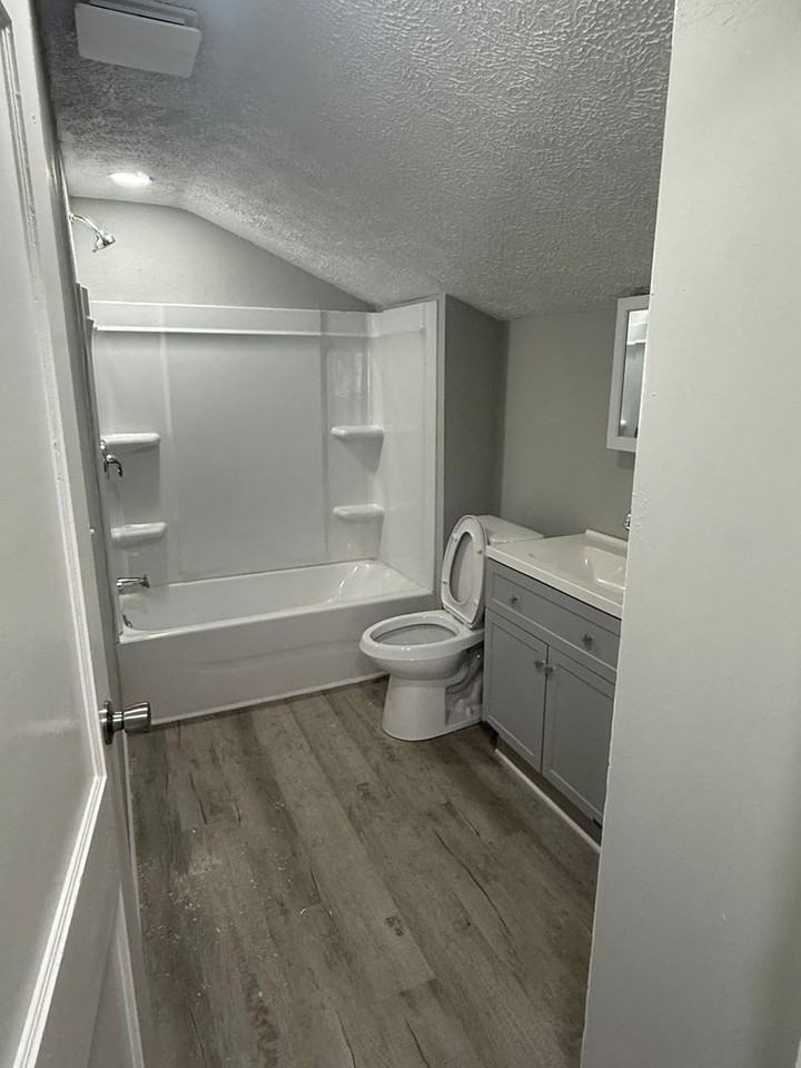 115 E 30th St - Photo 3 of 6