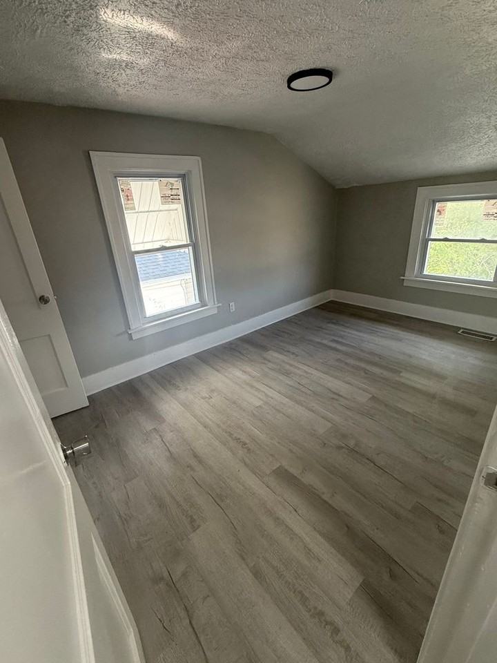 115 E 30th St - Photo 6 of 6