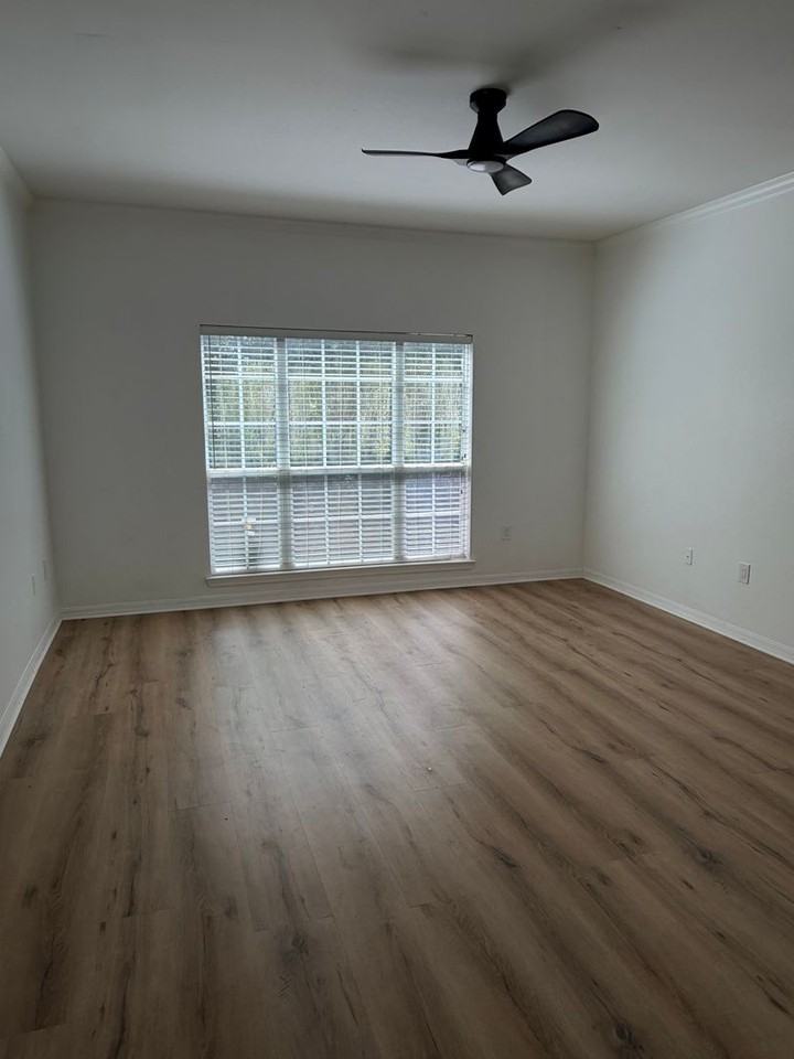 7800 Point Meadows Dr - Photo 3 of 43