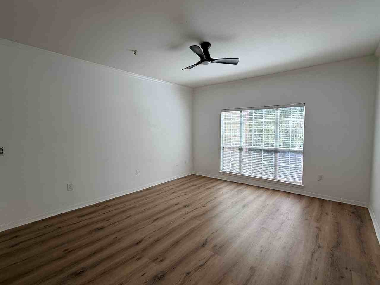 7800 Point Meadows Dr - Photo 4 of 43