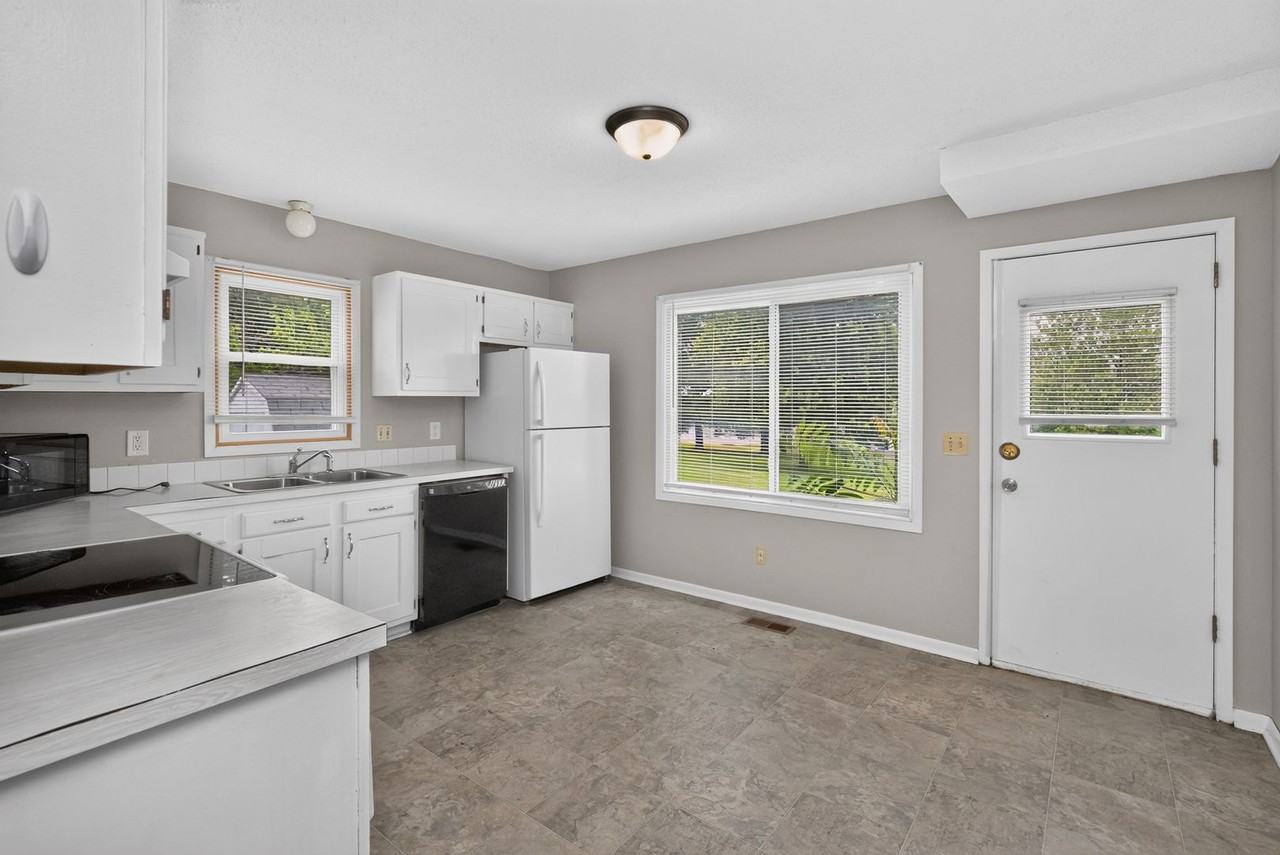 3439 Se 20th St - Photo 2 of 23
