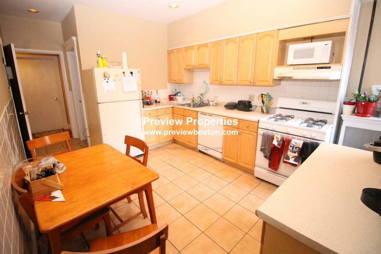 Strathmore Rd #2P - Photo 5 of 13