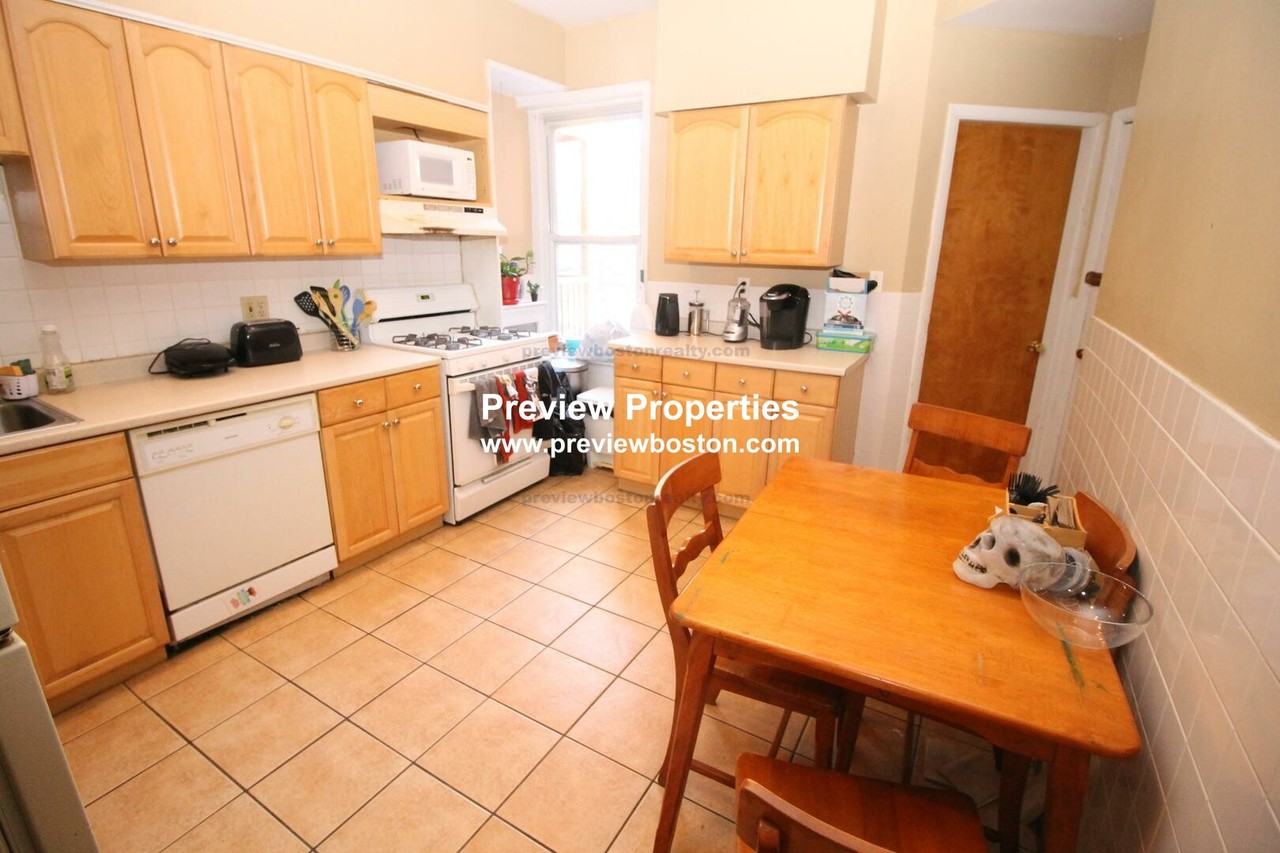 Strathmore Rd #2P - Photo 6 of 13