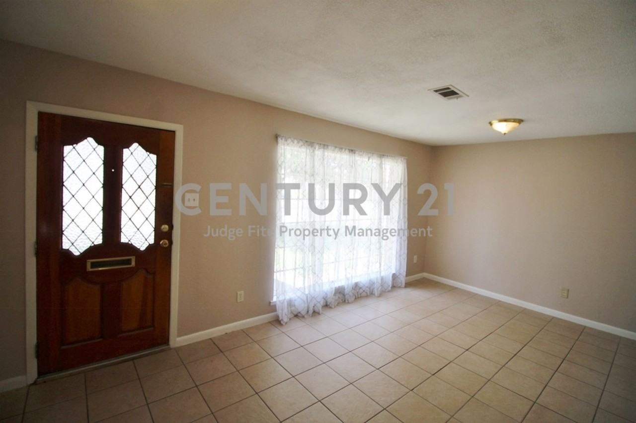 821 Rea Ave - Photo 4 of 29