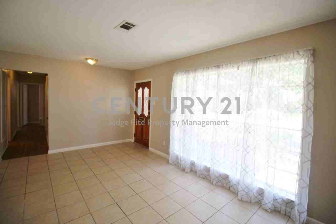 821 Rea Ave - Photo 5 of 29
