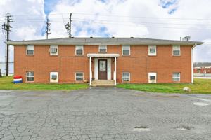 featured image of 560 Gladys St