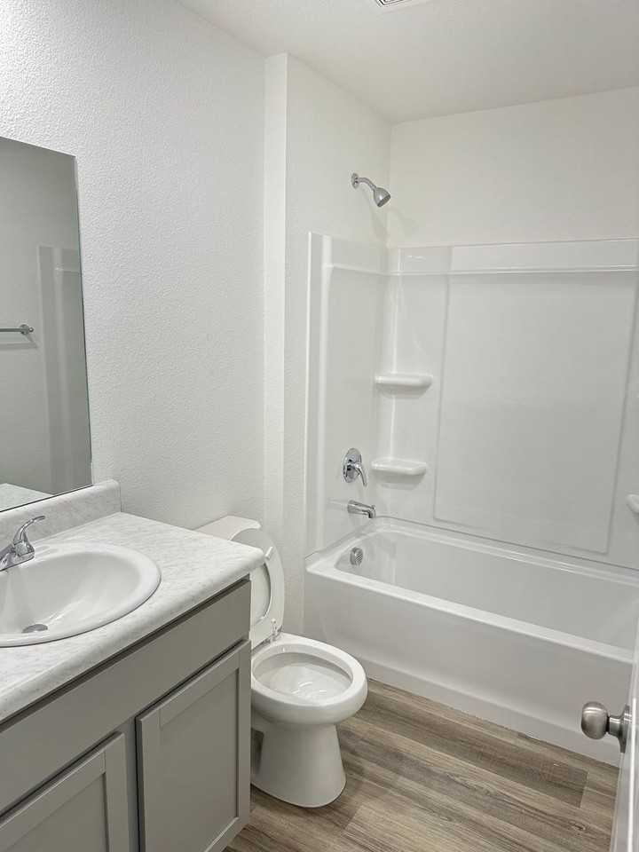 1400 Meadows Dr - Photo 6 of 23