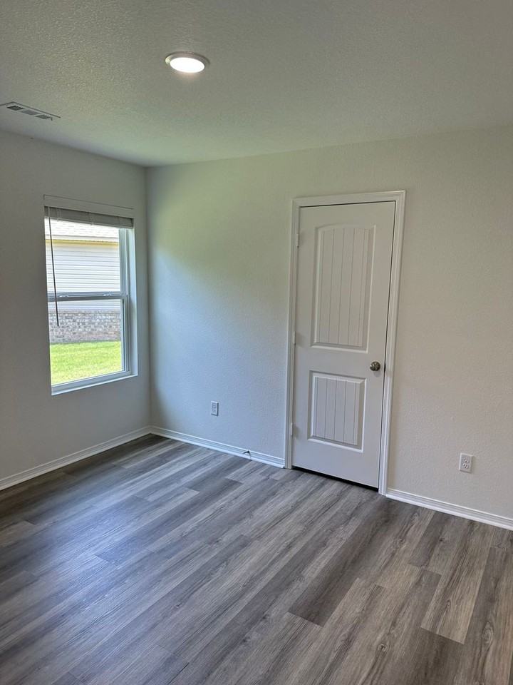 1400 Meadows Dr - Photo 7 of 23