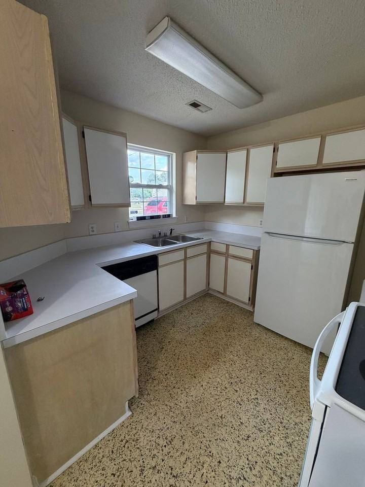 3310 Chris St - Photo 5 of 8