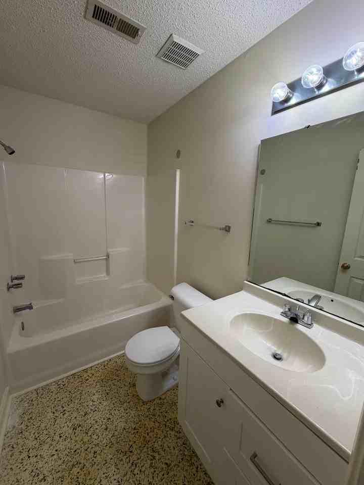 3310 Chris St - Photo 6 of 8