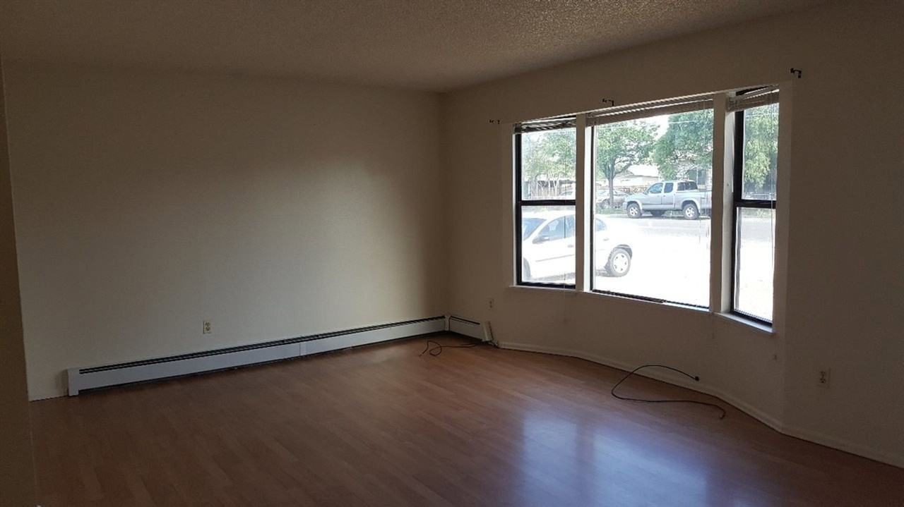 Elm Ave - Photo 3 of 12