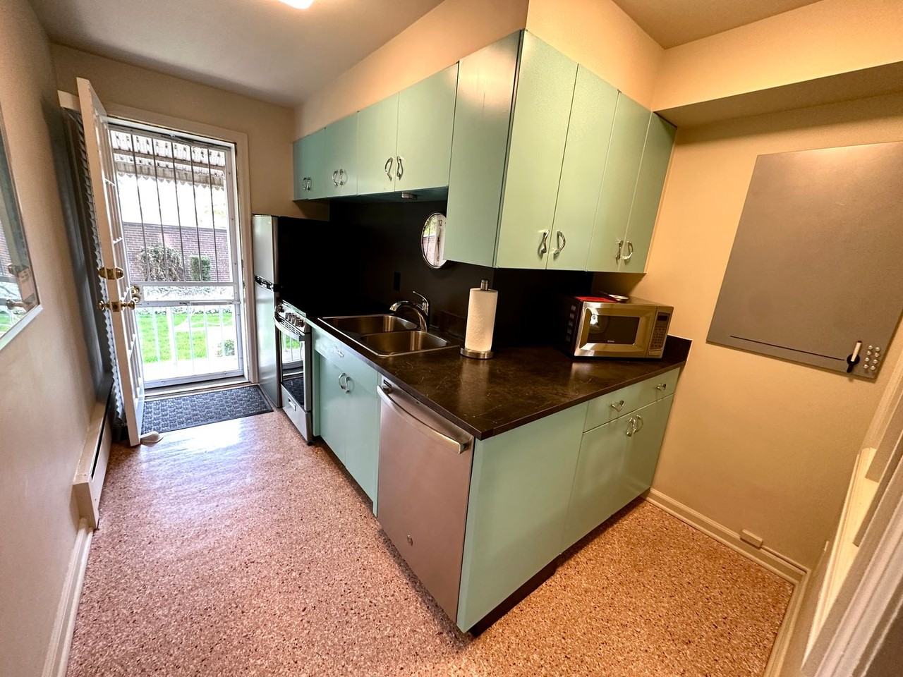 803 S Ogden St - Photo 3 of 18