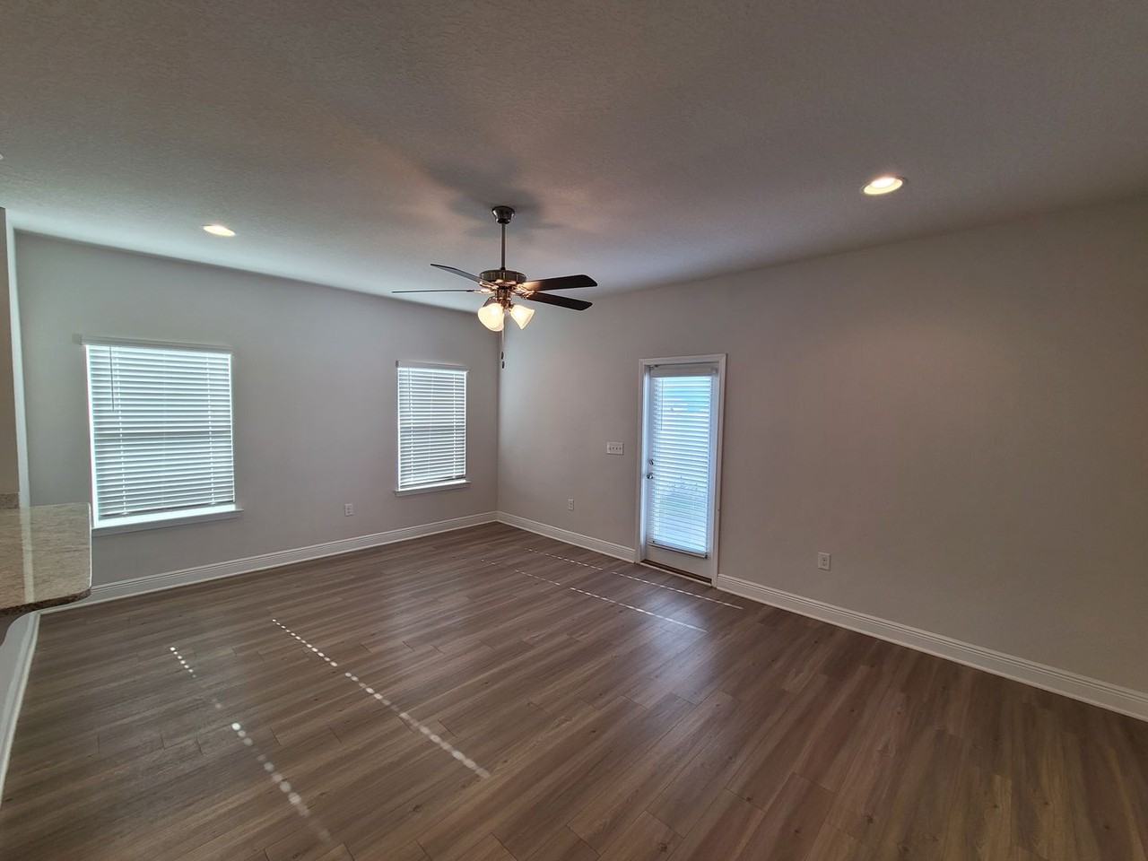 1933 Pointe Dr - Photo 7 of 17