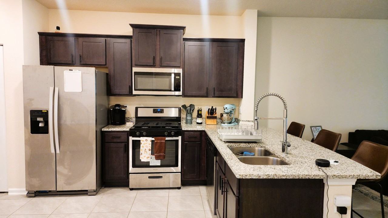 37 Temple Dr - Photo 3 of 29
