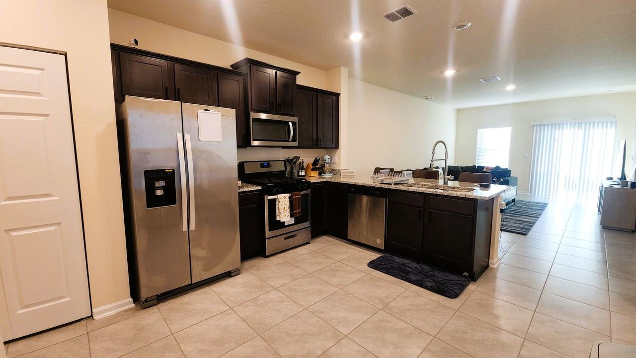 37 Temple Dr - Photo 4 of 29