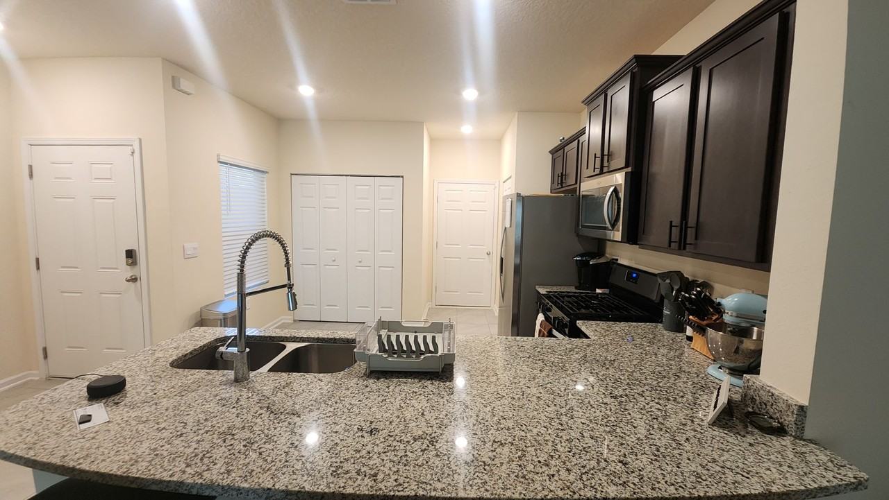 37 Temple Dr - Photo 6 of 29